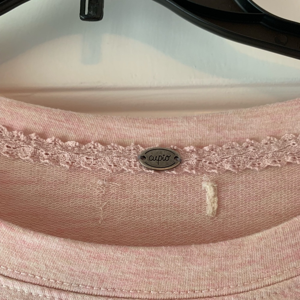 Cupio 3X Light Pink Sweatshirt with Gold Metallic Script Shaped in a Heart ♥️ - Picture 3 of 5